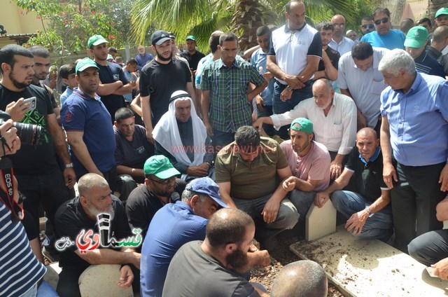 فيديو: كفرقاسم يتيمه اليوم ... الالاف في تشيع المرشد والمؤسس فضيلة العلامة الشيخ عبدالله نمر درويش الى مثواه الاخير